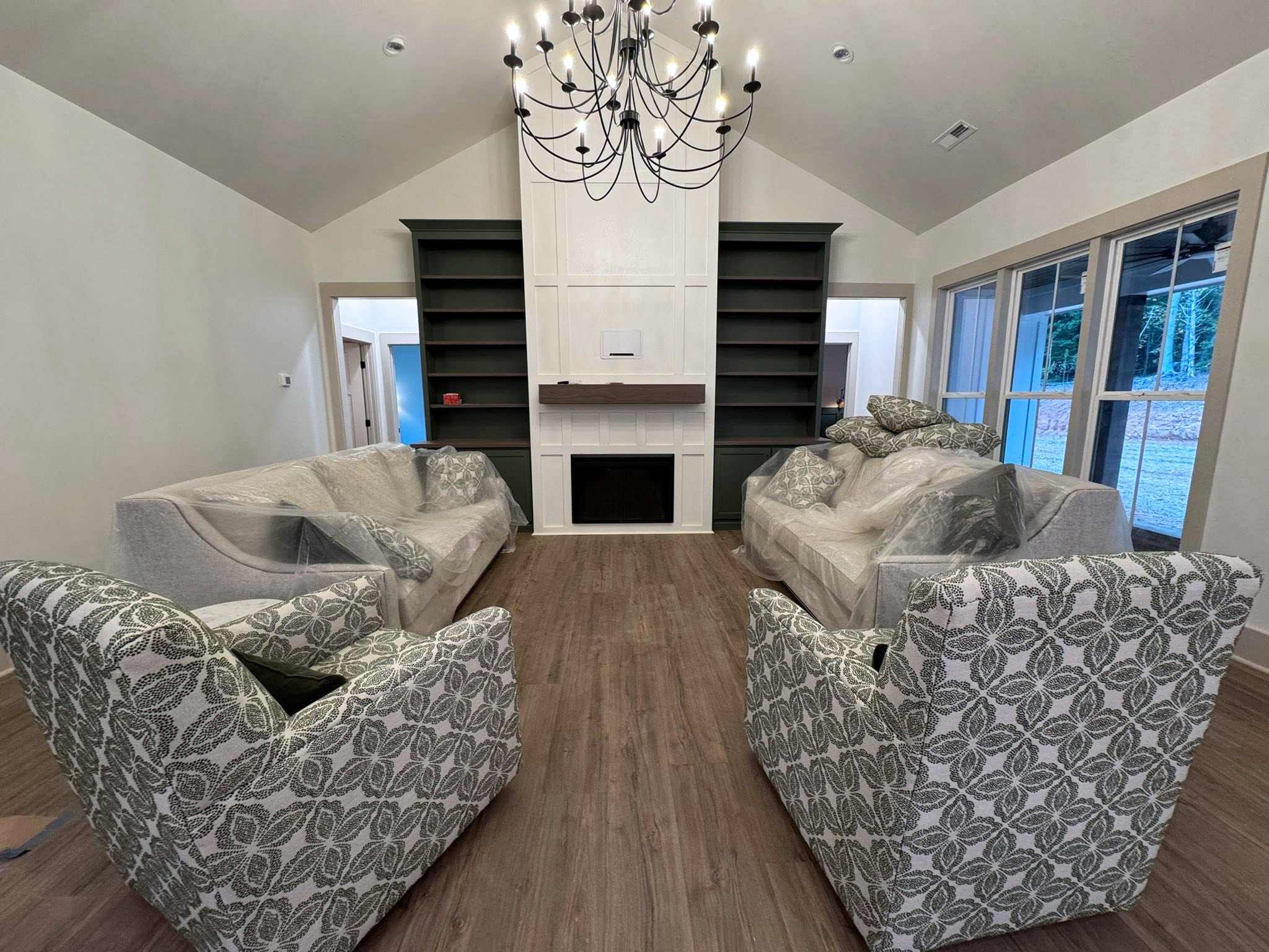 Mod Plan 041-216 great room with vaulted ceiling and fireplace
